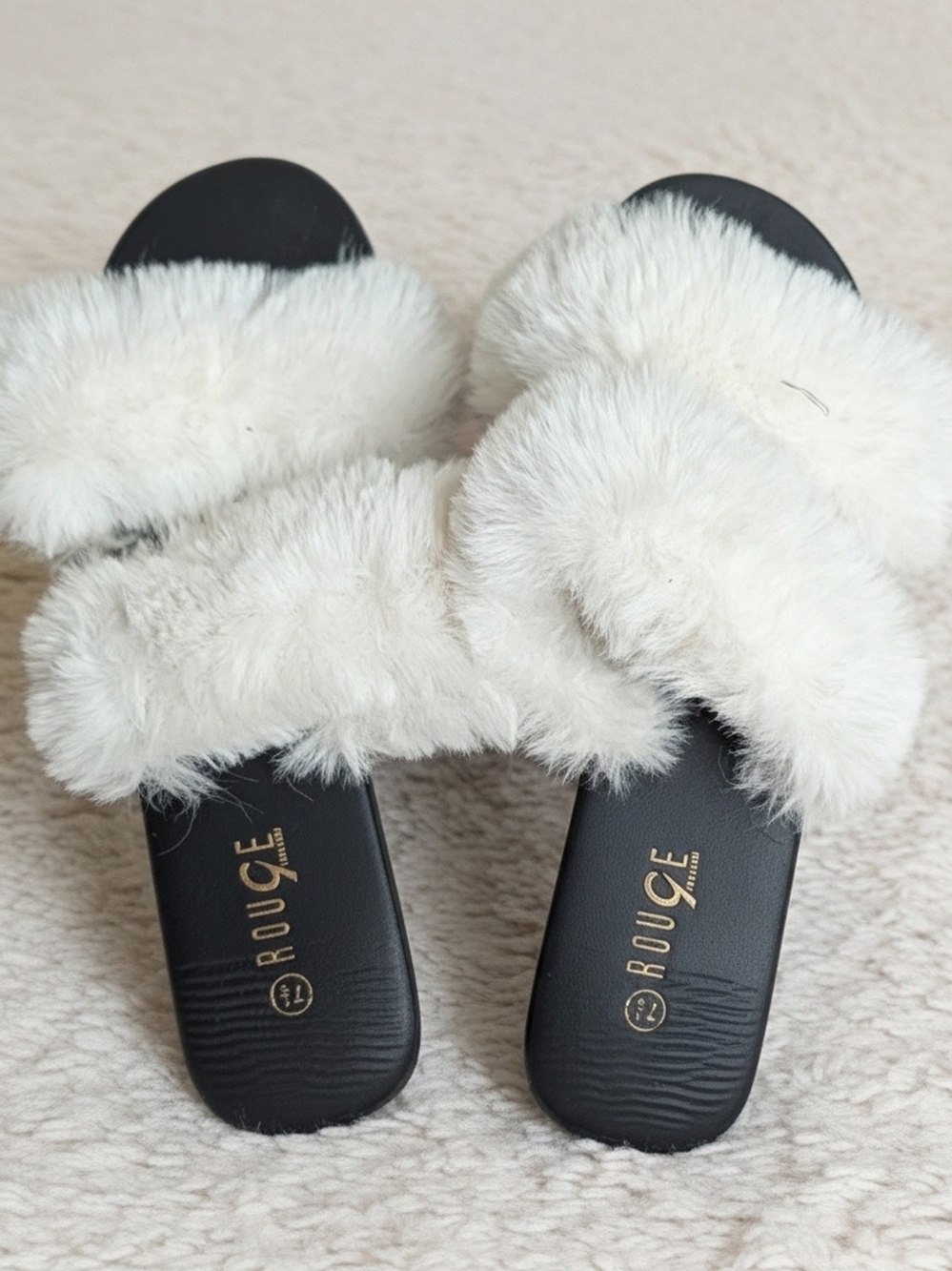 NWOT Rouge Helium White Faux Fur Slide Sandals with Black Footbed Side 7.5